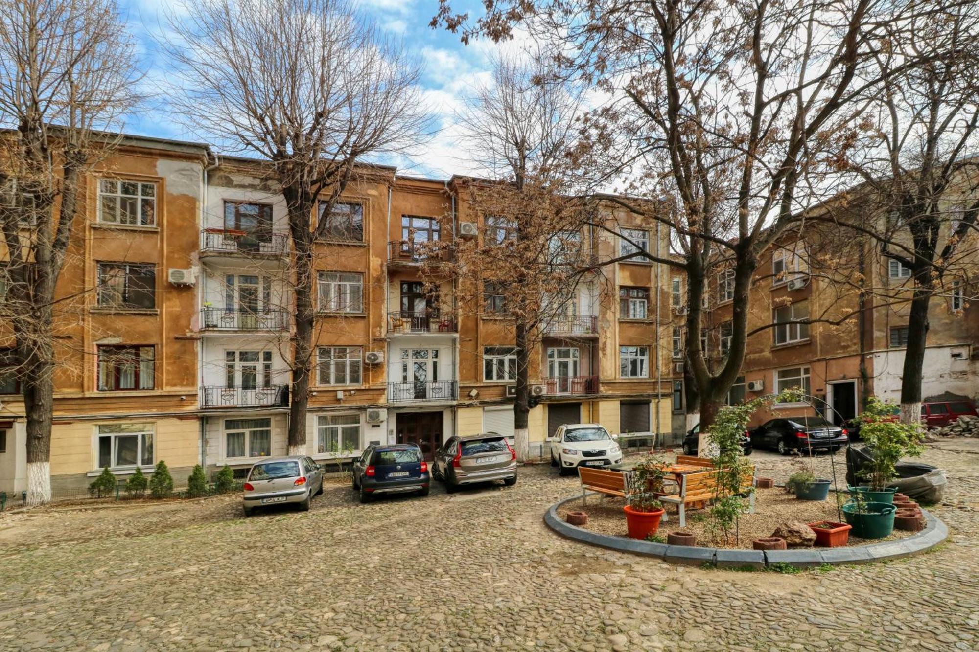 Neo-Classic Design Near Downtown Букурещ Екстериор снимка